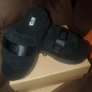 UGG W FLUFFITA SANDALS